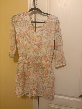 Light Floral V-Neck Women’s Romper in Peach and Cream